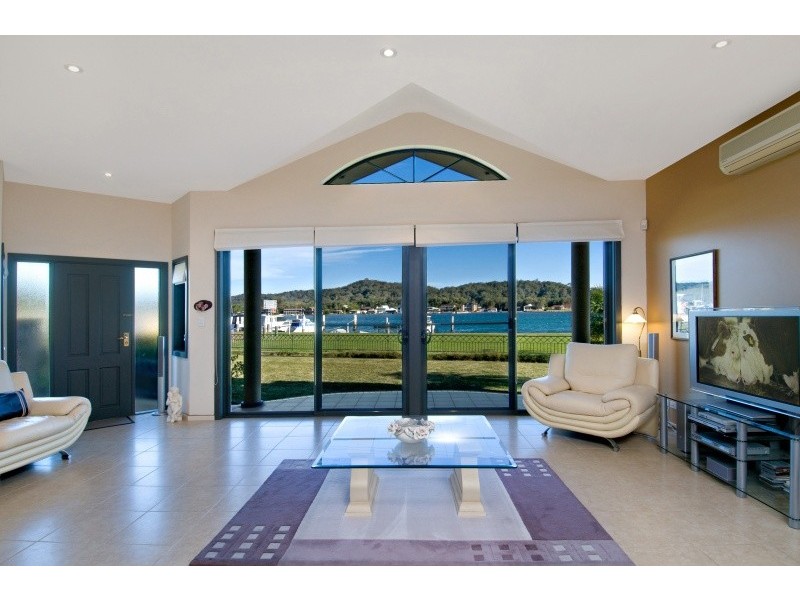 2 Davis Avenue, Davistown NSW 2251