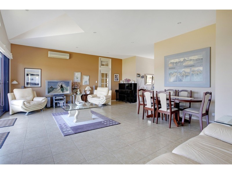 2 Davis Avenue, Davistown NSW 2251