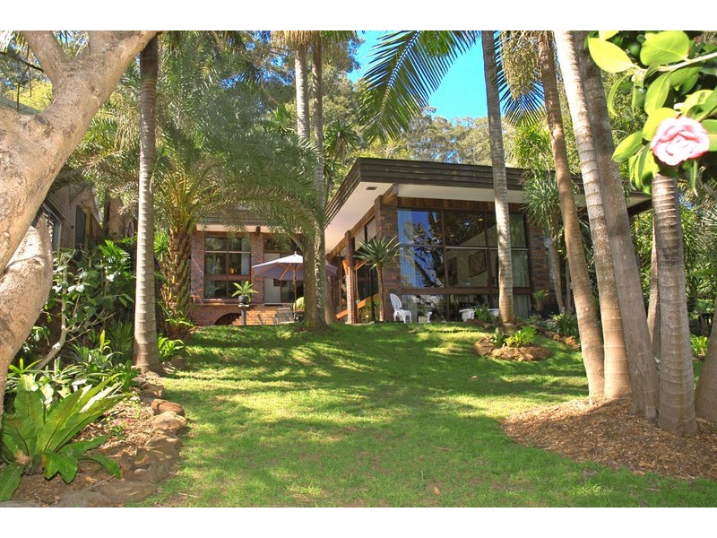 121 Lake shore Drive, North Avoca NSW 2260