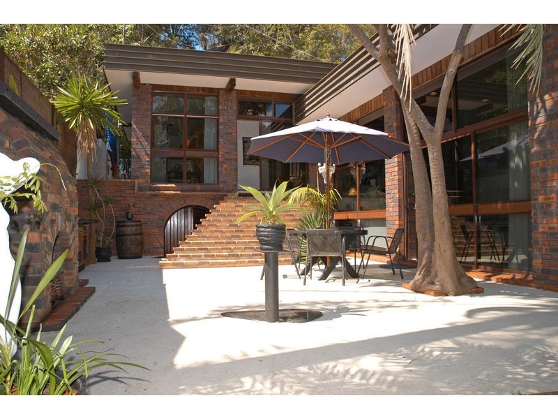 121 Lake shore Drive, North Avoca NSW 2260