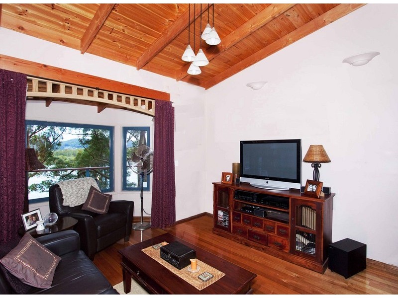 38 Henderson Rd, Saratoga NSW 2251