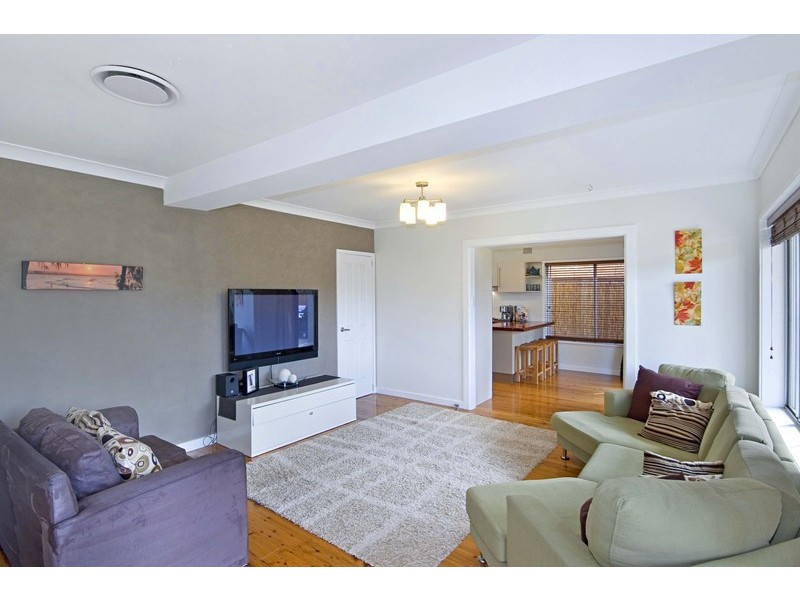 1/2 Brentwood Ave, Point Clare NSW 2250
