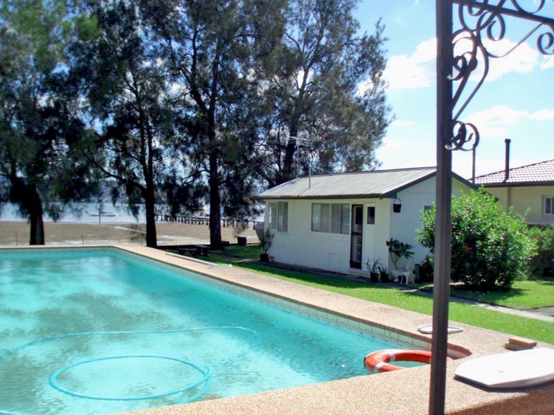 257 Avoca Dr, Green Point NSW 2251