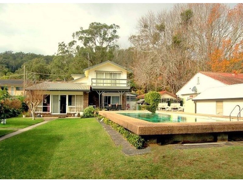 257 Avoca Dr, Green Point NSW 2251