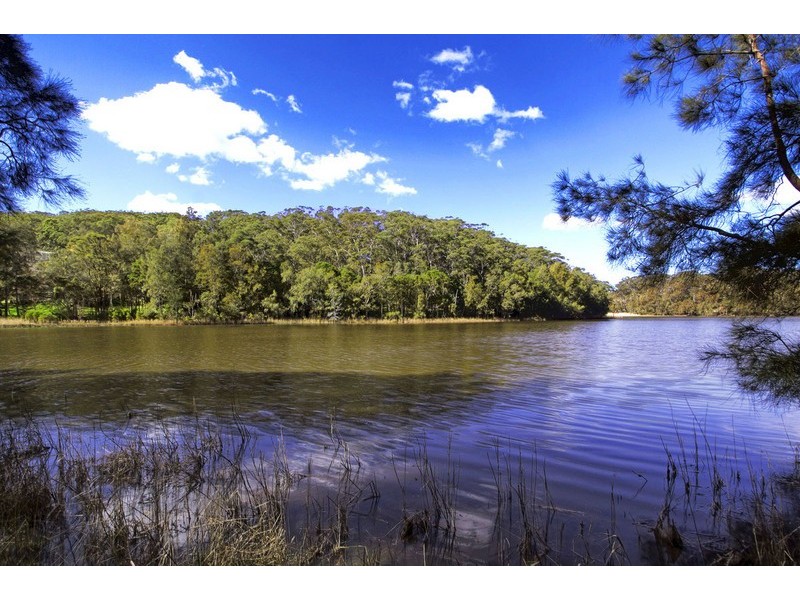 58 Lakeshore Dr, North Avoca NSW 2260