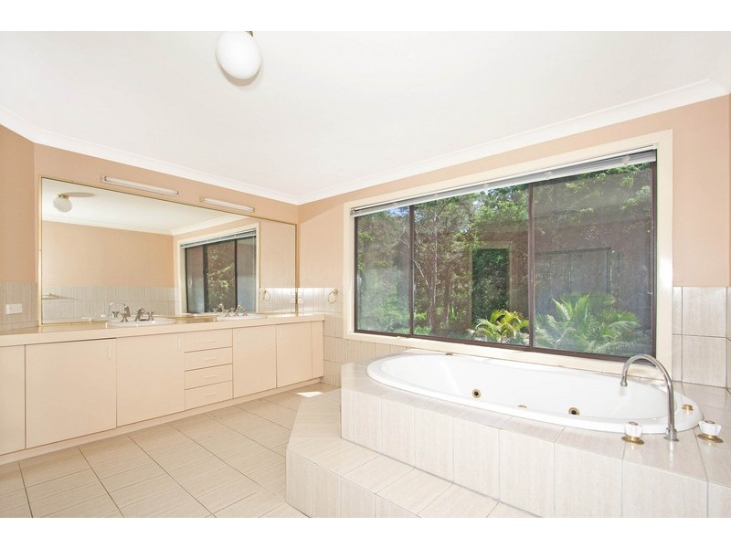 3 Leeside Rd, North Avoca NSW 2260