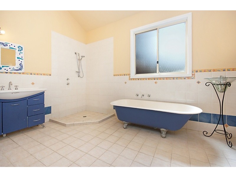 71 Lake Shore Drive, North Avoca NSW 2260