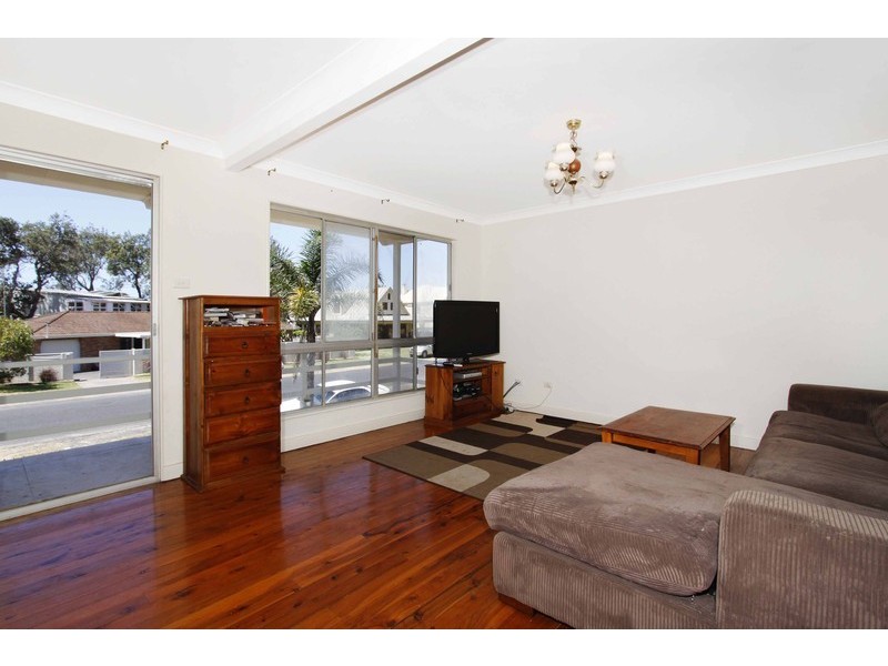 21 Elgata Avenue, North Avoca NSW 2260