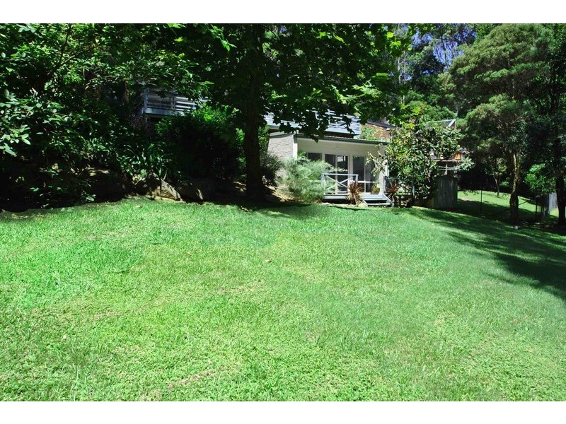 90 Lake Shore Drive, North Avoca NSW 2260