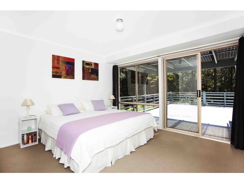 90 Lake Shore Drive, North Avoca NSW 2260