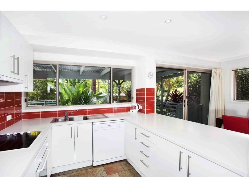 90 Lake Shore Drive, North Avoca NSW 2260