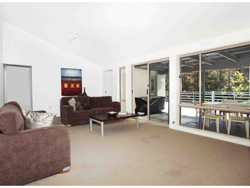 90 Lake Shore Drive, North Avoca NSW 2260