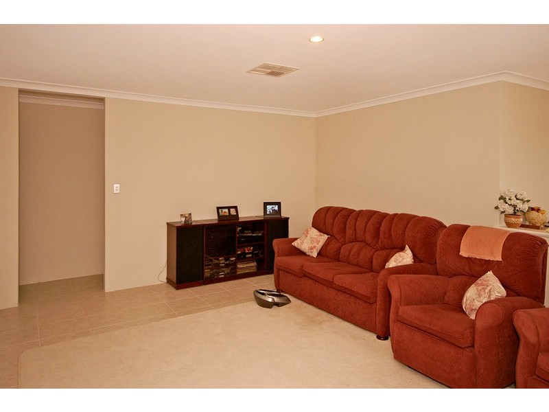 8 Kerkeri Heights, Lakelands WA 6210