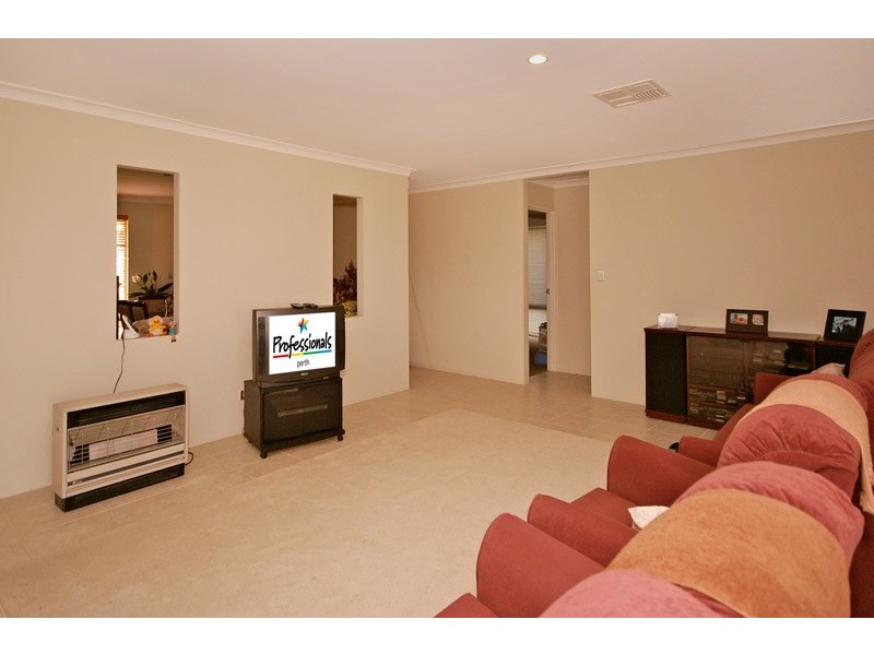 8 Kerkeri Heights, Lakelands WA 6210