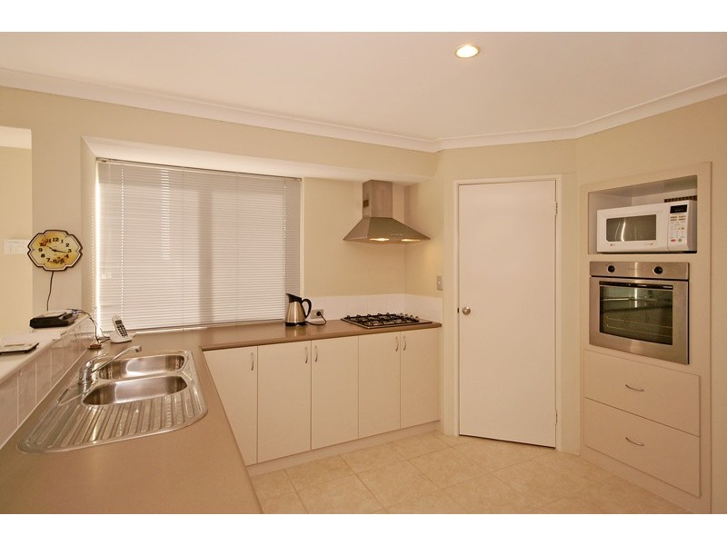 8 Kerkeri Heights, Lakelands WA 6210