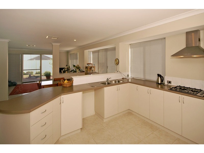 8 Kerkeri Heights, Lakelands WA 6210