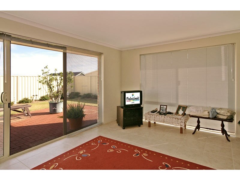 8 Kerkeri Heights, Lakelands WA 6210