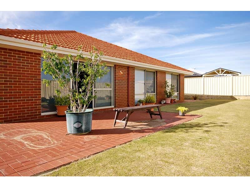 8 Kerkeri Heights, Lakelands WA 6210