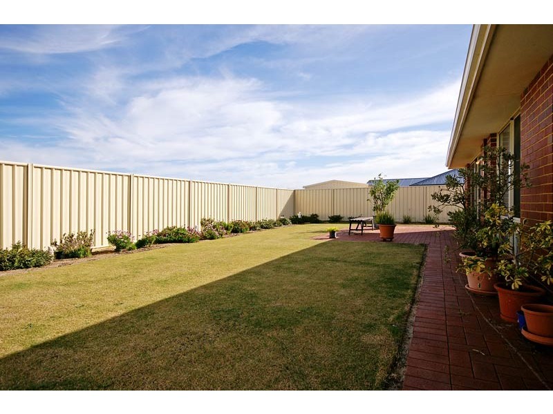 8 Kerkeri Heights, Lakelands WA 6210