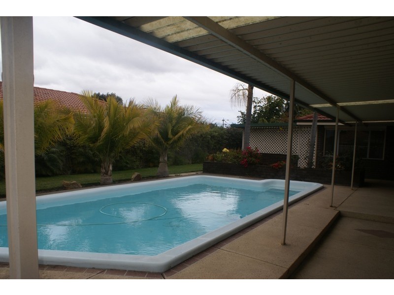 8 Cambus Court, Riverton WA 6148
