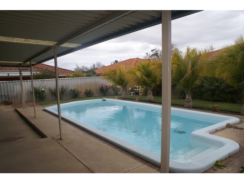 8 Cambus Court, Riverton WA 6148