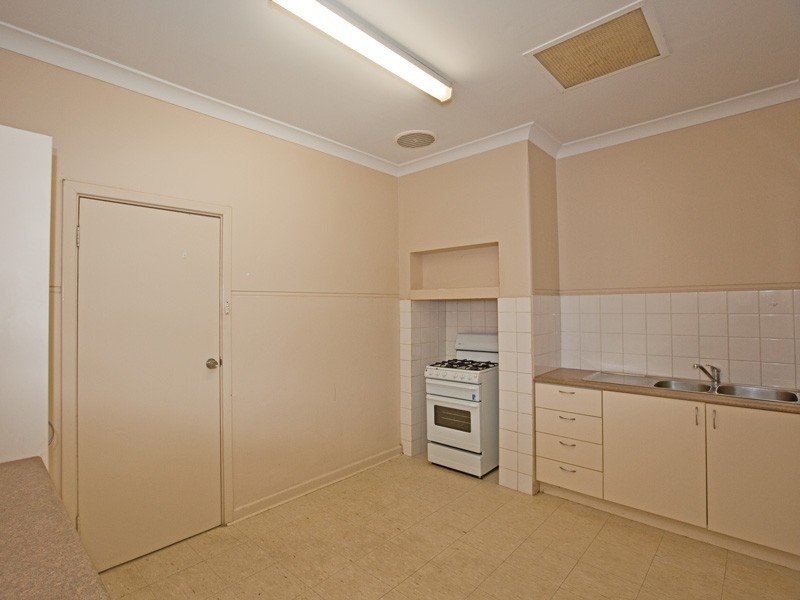 126 Manning Road, Manning WA 6152