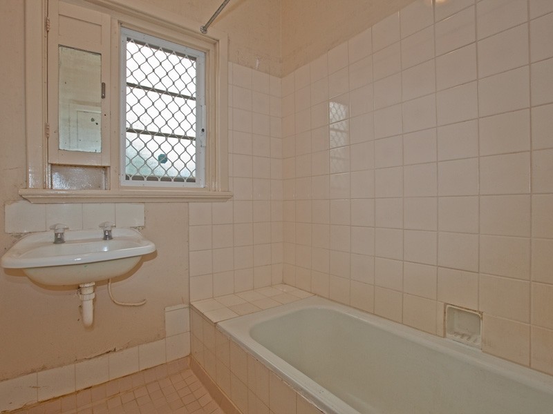 126 Manning Road, Manning WA 6152