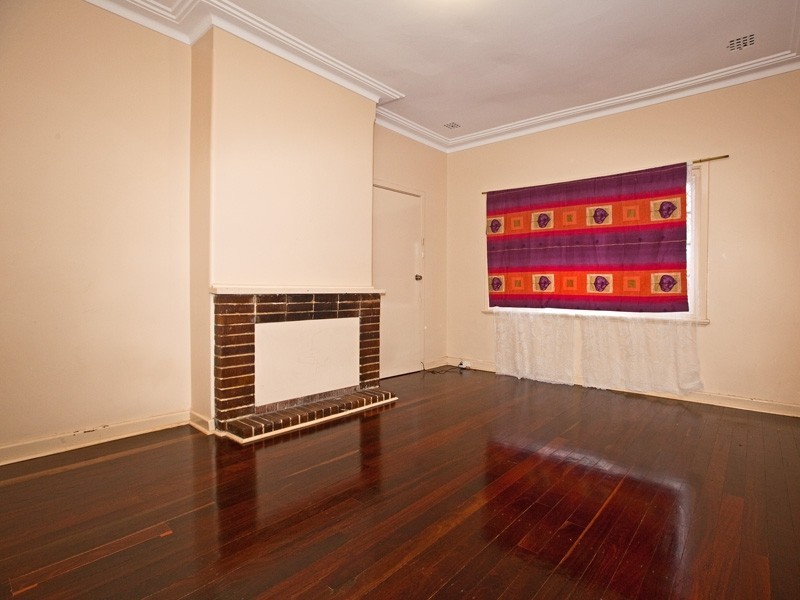 126 Manning Road, Manning WA 6152