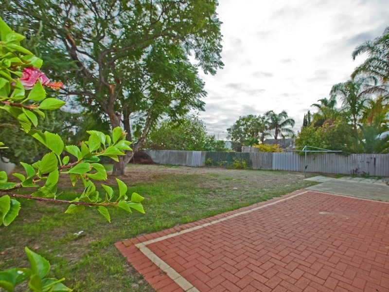 126 Manning Road, Manning WA 6152