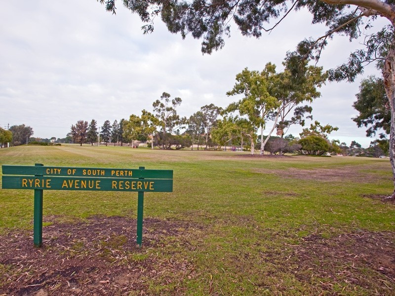 72 Ryrie Road, Como WA 6152