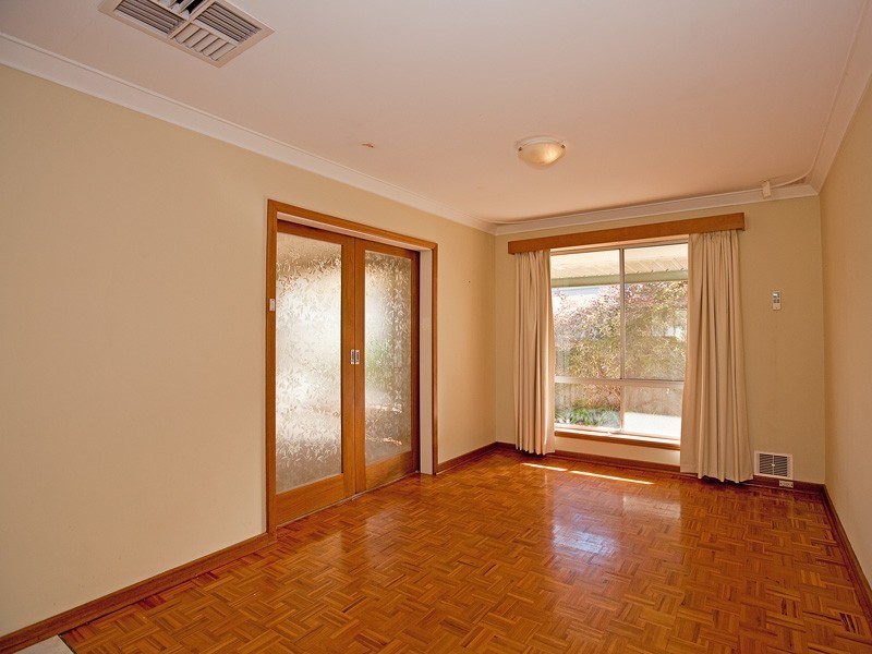 16 Mandora Way, Riverton WA 6148