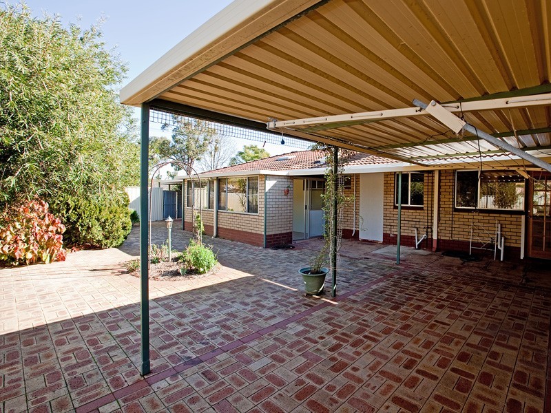 16 Mandora Way, Riverton WA 6148