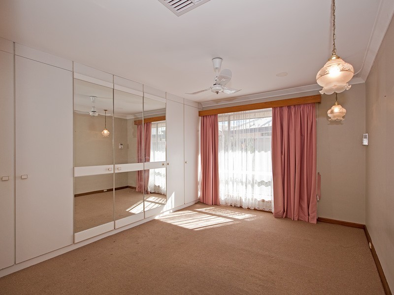 16 Mandora Way, Riverton WA 6148