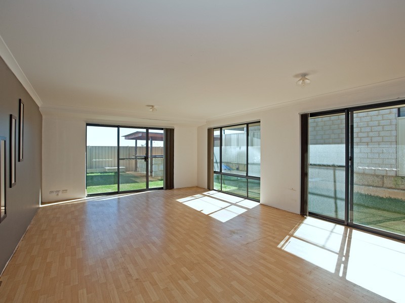 17 Pintabona Drive, Sinagra WA 6065