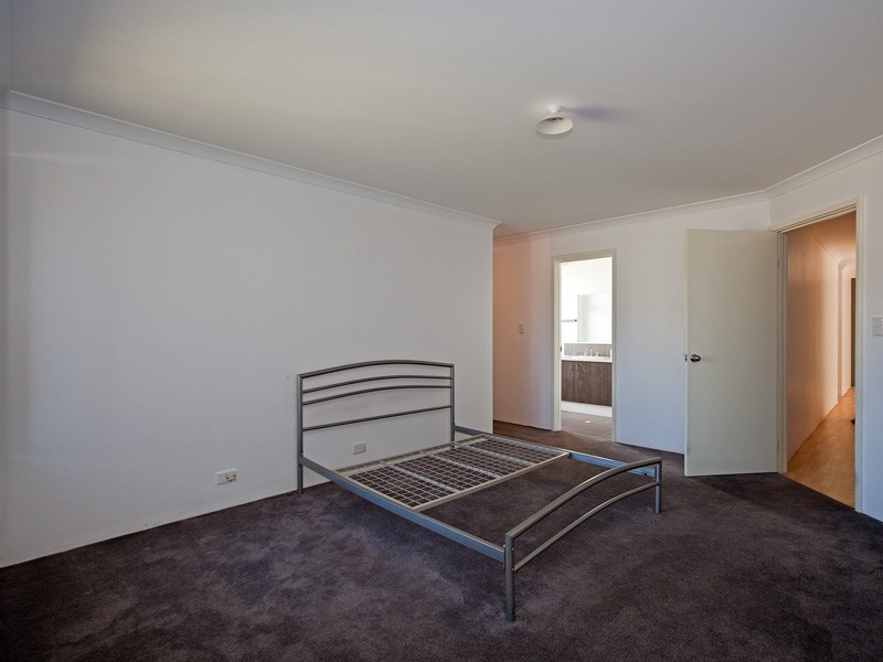 17 Pintabona Drive, Sinagra WA 6065