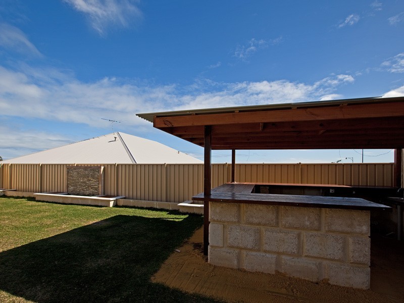 17 Pintabona Drive, Sinagra WA 6065