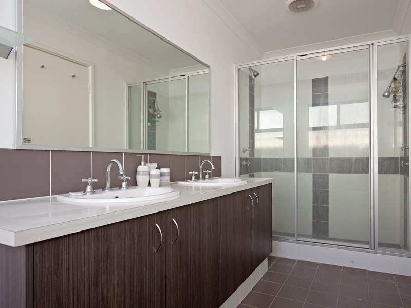 17 Pintabona Drive, Sinagra WA 6065