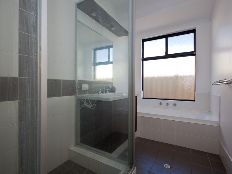 17 Pintabona Drive, Sinagra WA 6065