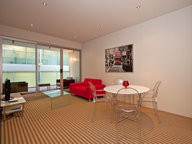 3/8 Victoria Ave, Perth WA 6000