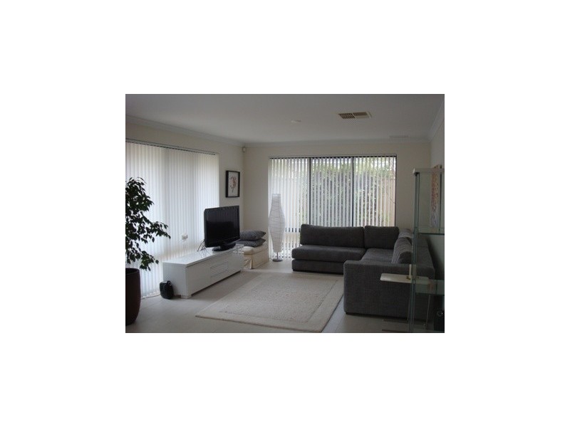 23 Kentucky Blvd, Hocking WA 6065