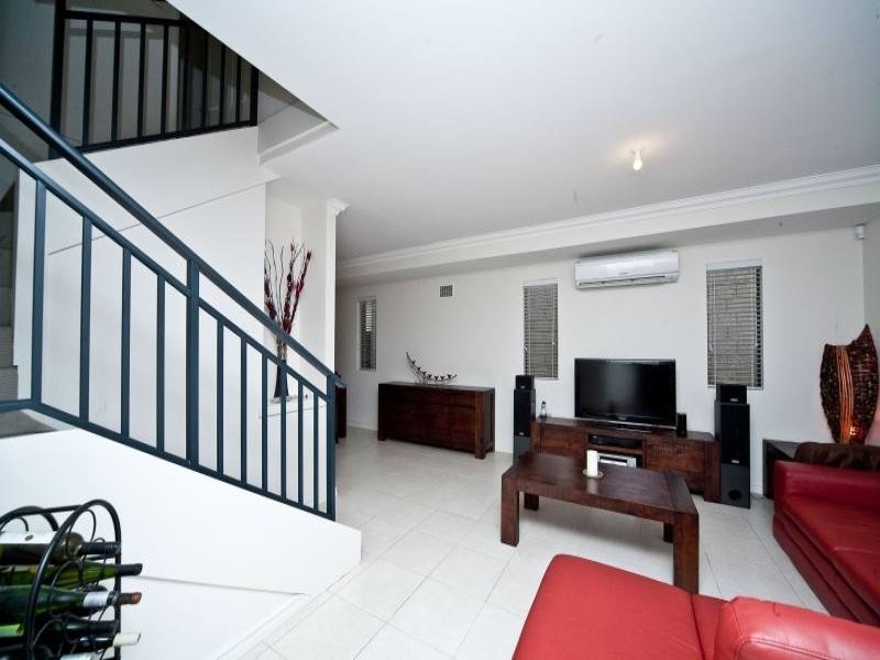 20C Orpington Street, Cloverdale WA 6105