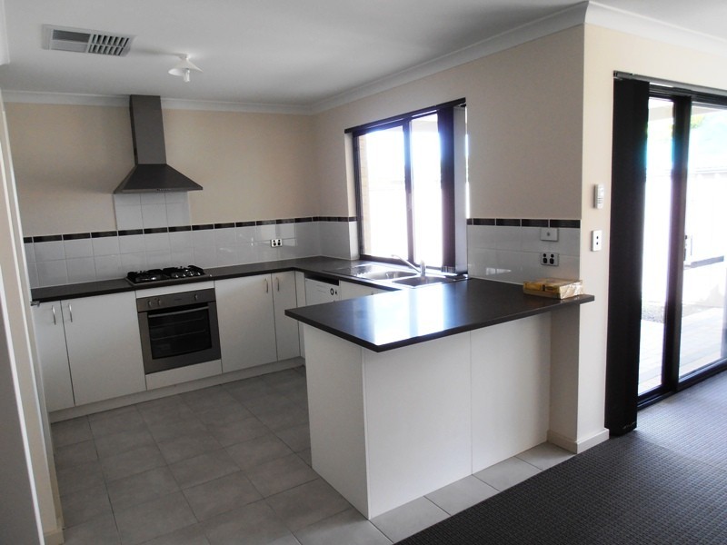 2/146  Knutsford Avenue, Rivervale WA 6103