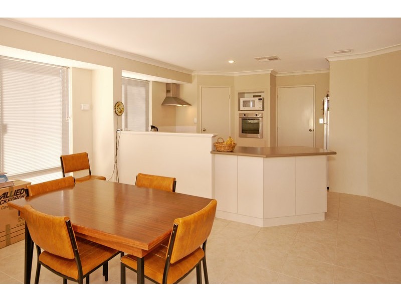 8 Kerkeri Heights, Lakelands WA 6210