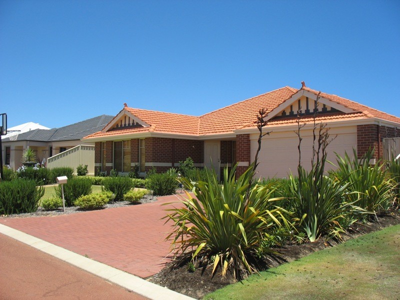 8 Kerkeri Heights, Lakelands WA 6210