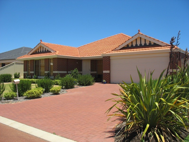 8 Kerkeri Heights, Lakelands WA 6210