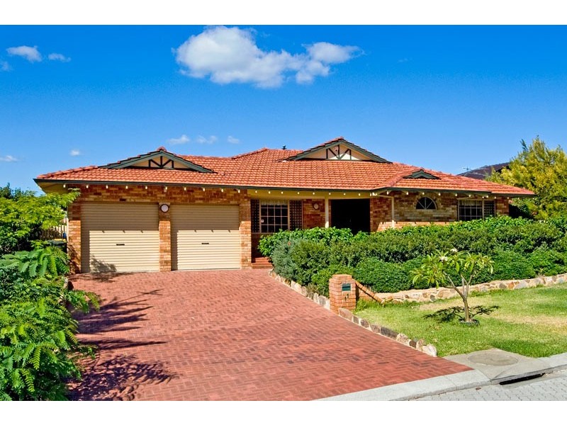 11 Oporto Rise, Coogee WA 6166