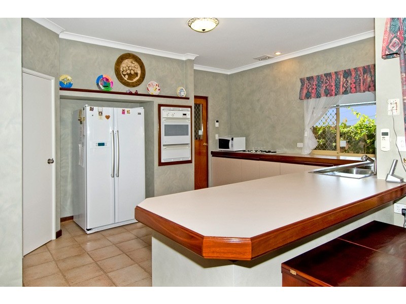 11 Oporto Rise, Coogee WA 6166