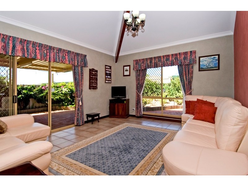 11 Oporto Rise, Coogee WA 6166