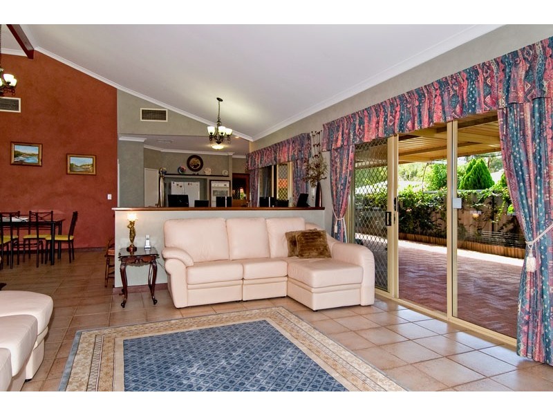 11 Oporto Rise, Coogee WA 6166