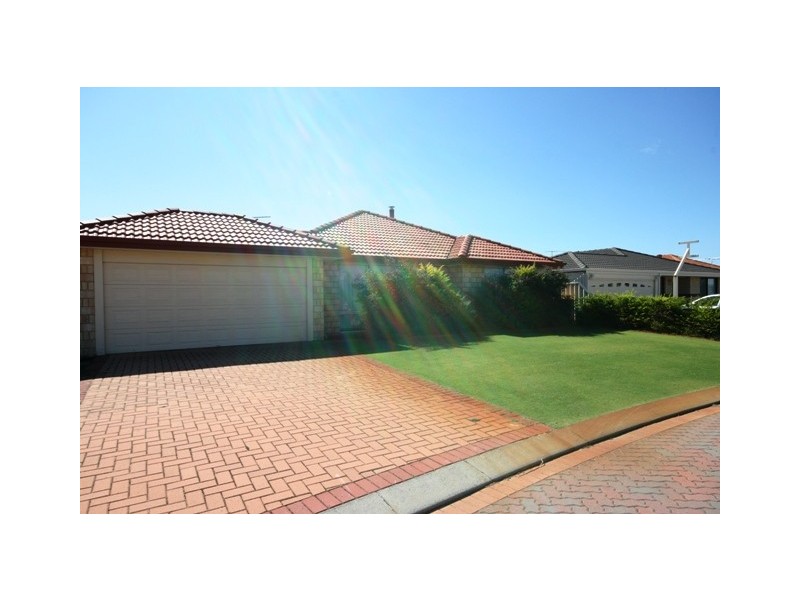 16 Pyrenees Court, Caversham WA 6055
